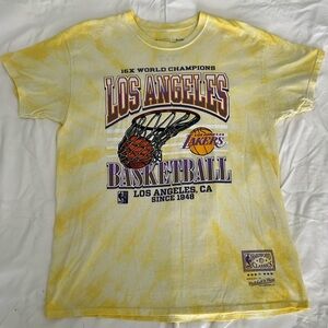 Mitchell Ness LA Lakers World champions yellow tie dye shirt Large